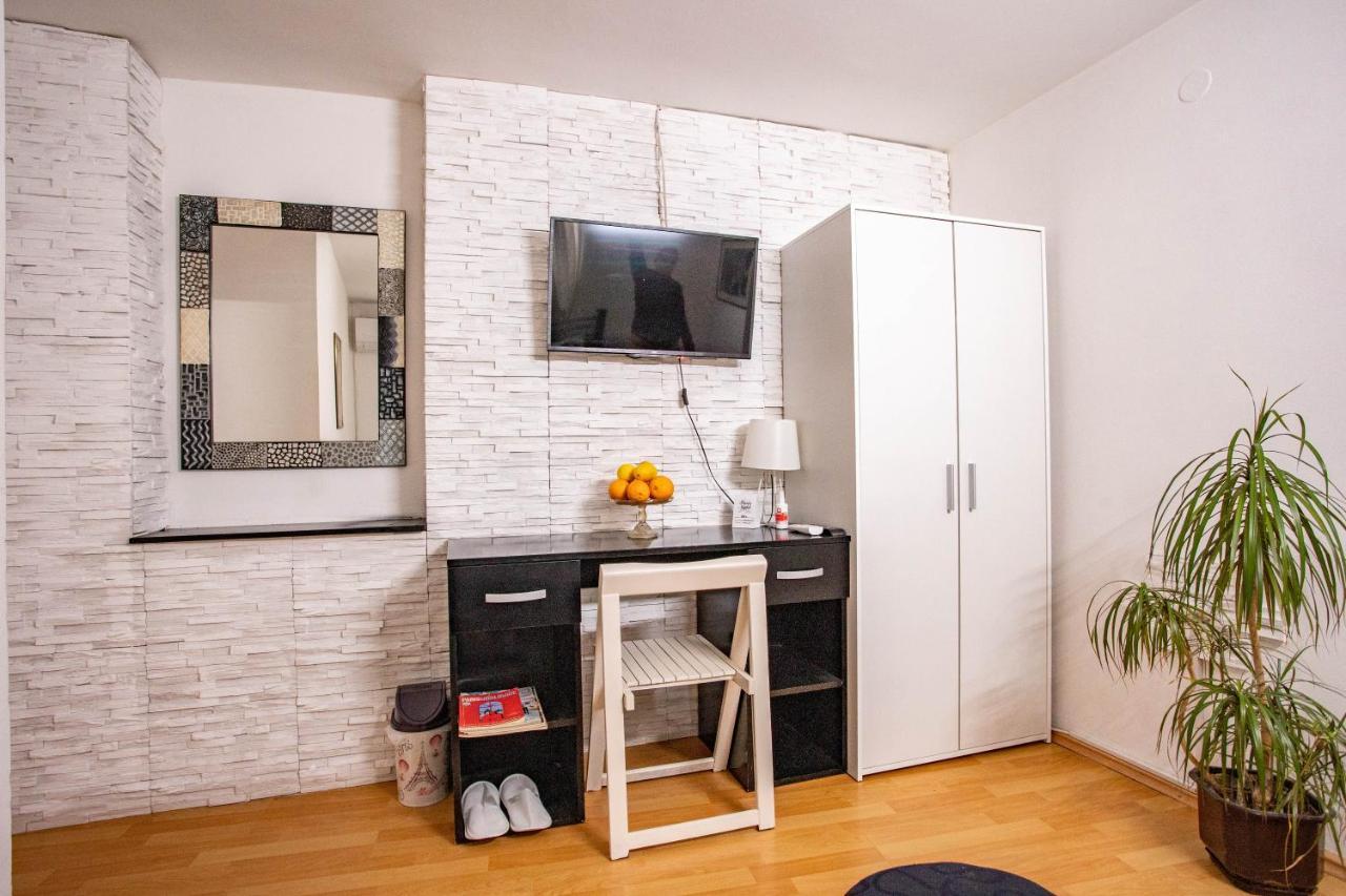 Appartamento Paris Night Private Parking Ni Esterno foto